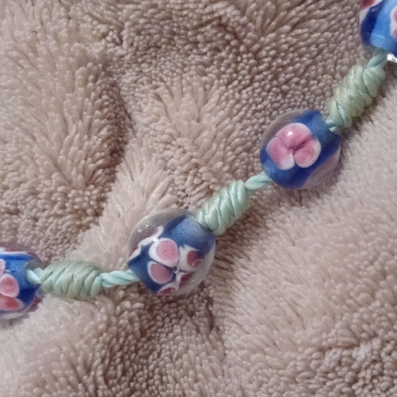 Handmade Bracelet with florar detail - Picture 2 of 2